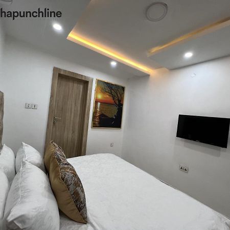 Thapunchline Hotels Ikeja Exterior photo