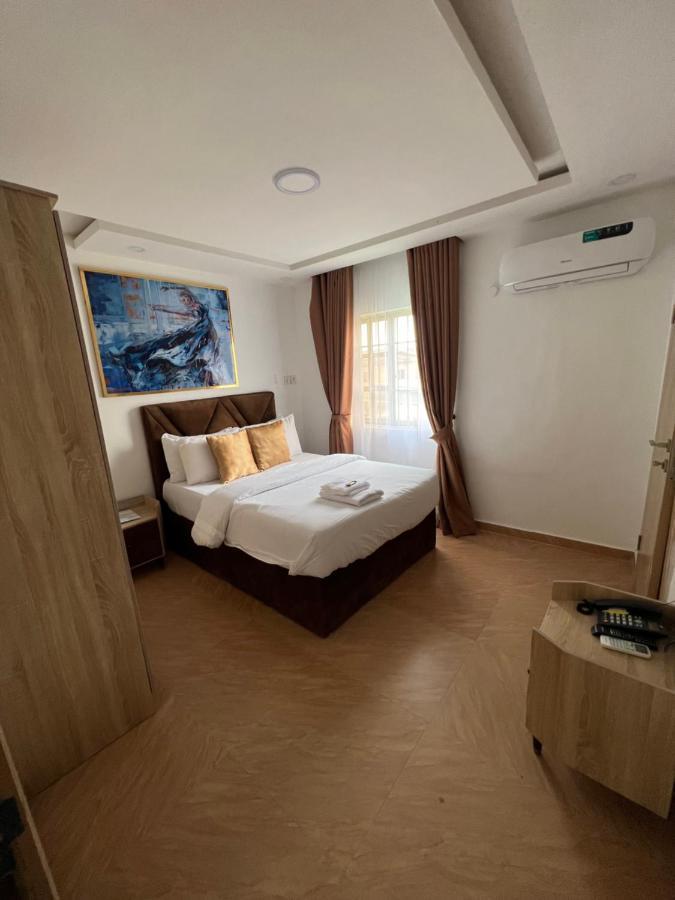 Thapunchline Hotels Ikeja Exterior photo